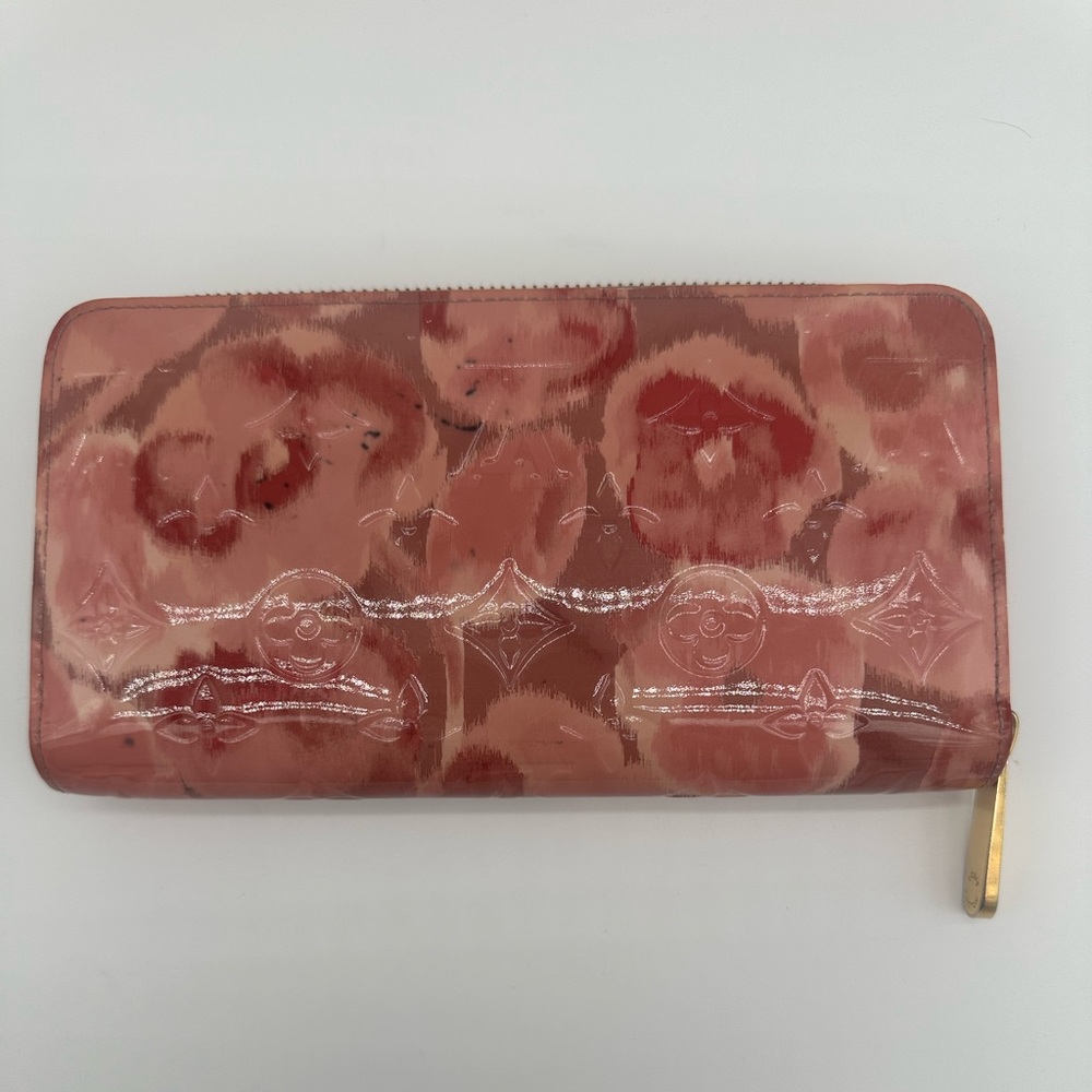Louis Vuitton Roge Volours Ikat Monogram Vernis Zippy